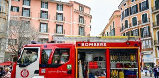Palma recupera su primer camión de bomberos de 1914 y refuerza el servicio con un nuevo vehículo de última generación Palma recupera su primer camión de bomberos de 1914 y refuerza el servicio con un nuevo vehículo de última generación