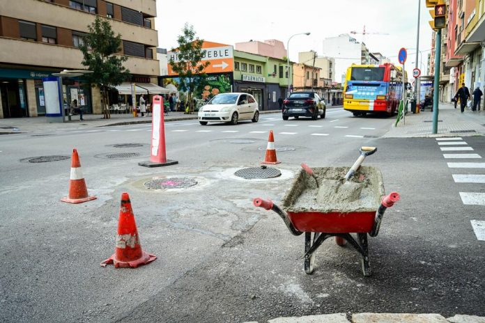 Palma inicia trabajos de reparación del asfalto en la calle Aragón durante el mes de marzo