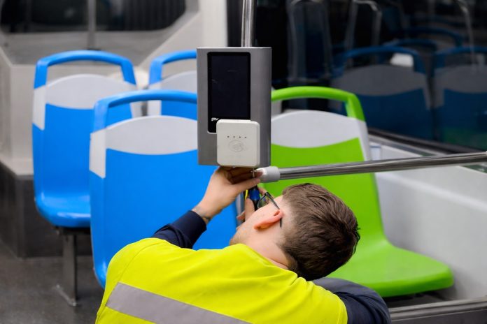 La EMT y el CTM implantan el pago con tarjeta bancaria en todos los autobuses de Palma