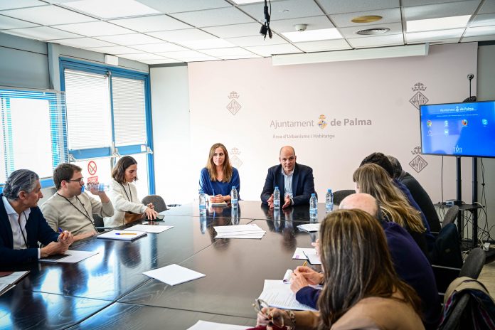 Urbanismo reúne a técnicos y entidades certificadoras para impulsar el sistema de licencias con ECU en Palma