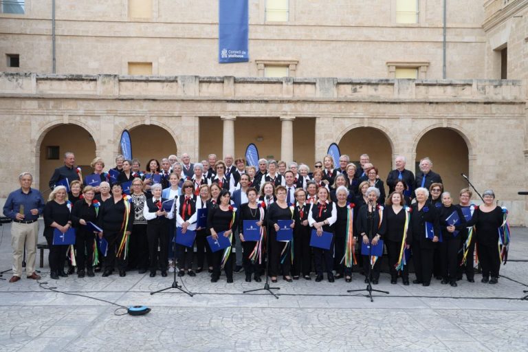 Cerca de 300 personas participan en el primer encuentro de corales de los centros del IMAS