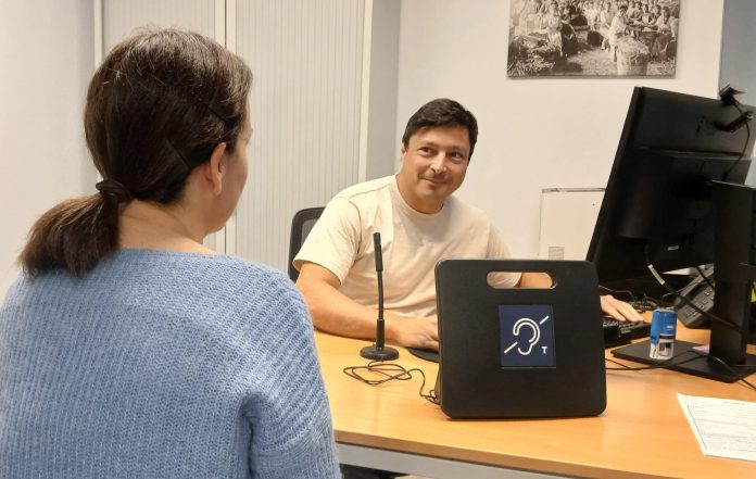 El Govern instala 12 bucles magnéticos para mejorar la accesibilidad en sus edificios