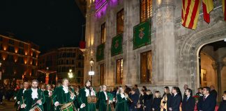 Homenaje al Sant Crist de la Sang en la procesión del Jueves Santo en Palma Homenaje al Sant Crist de la Sang en la procesión del Jueves Santo en Palma