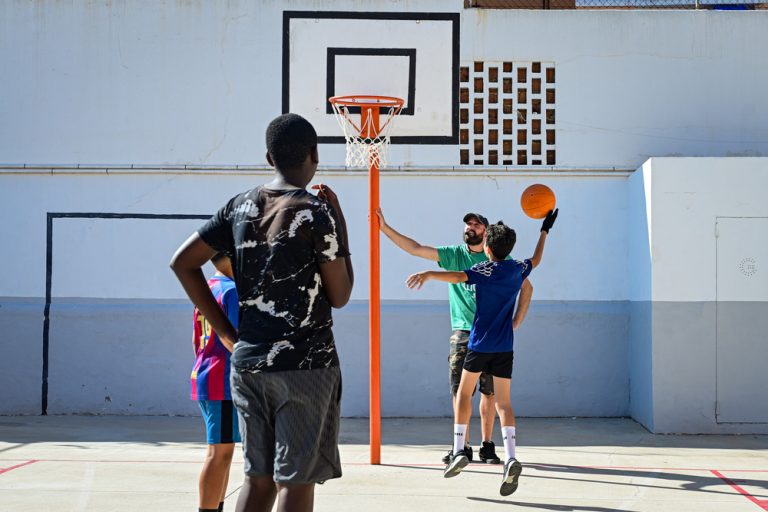 ‘Patis Oberts’ llena de actividades los patios escolares de Palma durante abril con propuestas educativas y primaverales