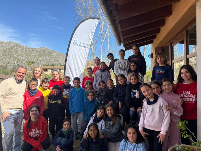 Más de 100 jóvenes participan en «Joves a la Serra» para descubrir la Tramuntana desde dentro