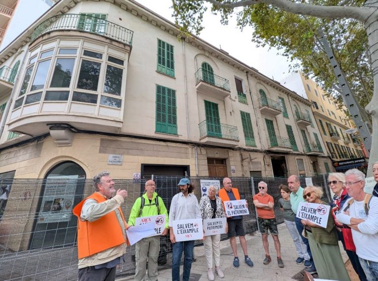 ARCA alerta de una protección insuficiente del edificio de Bennazar en 31 de Diciembre pese a salvar su fachada