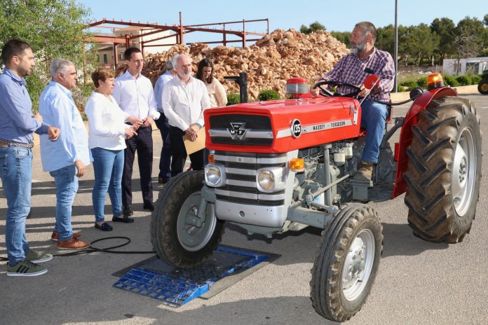 La ITV móvil del Consell ya ha revisado 1.200 motos y 400 tractores en su campaña 2026