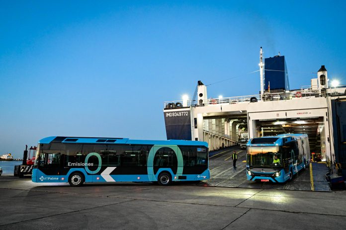 Palma recibe los primeros autobuses eléctricos para avanzar hacia una flota de cero emisiones