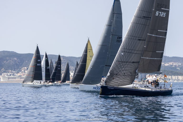 Zarpa la XIII Volta a Mallorca A3 rumbo a la costa norte ante un fin de semana de meteorología exigente