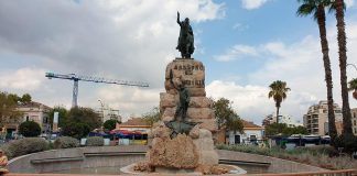 Tres mensajes ocultos en código morse salen a la luz en el centro de Palma gracias al trabajo de la lingüista Maria Gené Gil Tres mensajes ocultos en código morse salen a la luz en el centro de Palma gracias al trabajo de la lingüista Maria Gené Gil