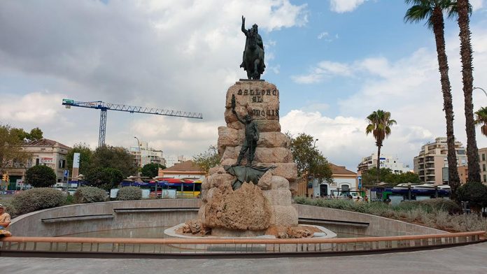 Tres mensajes ocultos en código morse salen a la luz en el centro de Palma gracias al trabajo de la lingüista Maria Gené Gil