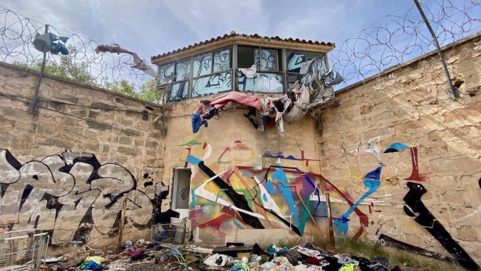 Cort avanza en la recuperación posesoria de la antigua prisión tras desestimar las alegaciones de los ocupantes