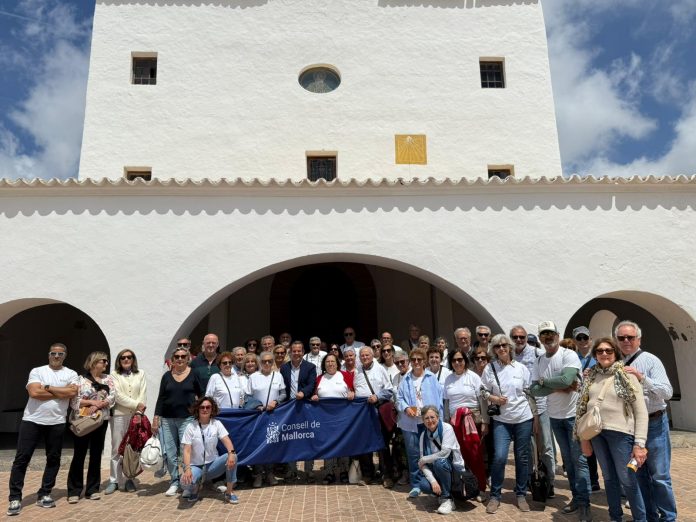 Más de 200 personas descubren Ibiza y Formentera con el programa cultural del Consell de Mallorca