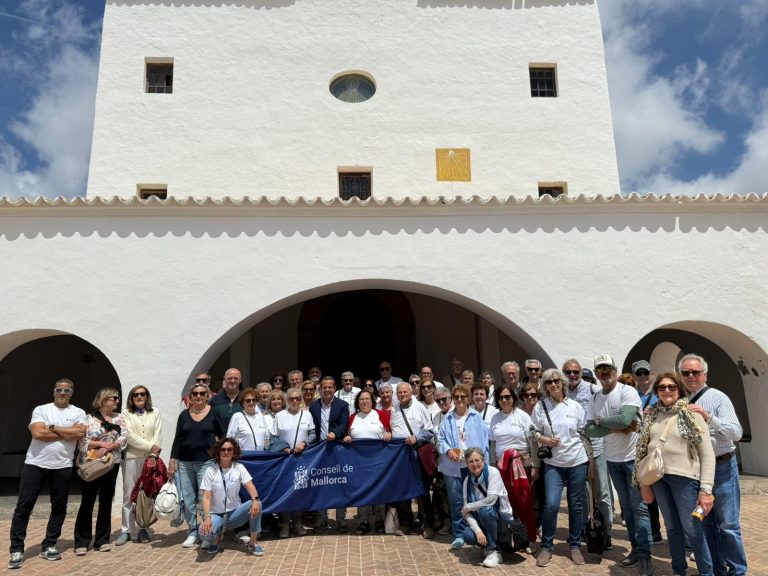 Más de 200 personas descubren Ibiza y Formentera con el programa cultural del Consell de Mallorca