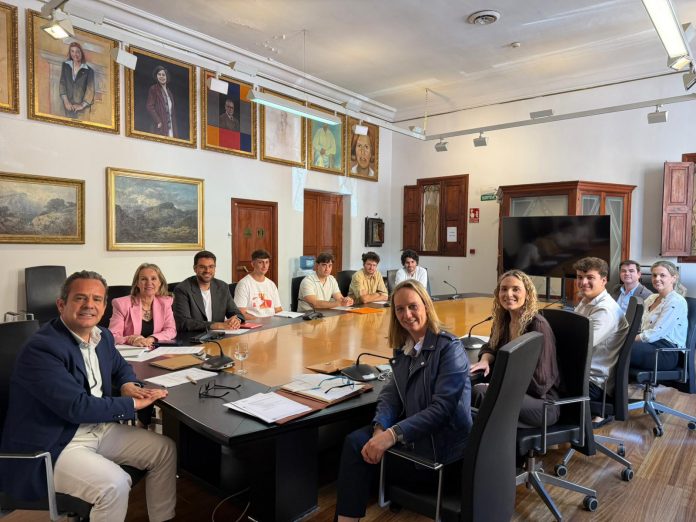 El Consell de Mallorca impulsa el primer plan insular de juventud con un nuevo espacio consultivo juvenil