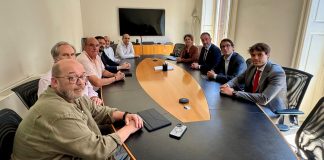 El Govern colabora con el sector del taxi y VTC para impulsar un acuerdo parlamentario que mejore la competitividad del sector El Govern colabora con el sector del taxi y VTC para impulsar un acuerdo parlamentario que mejore la competitividad del sector