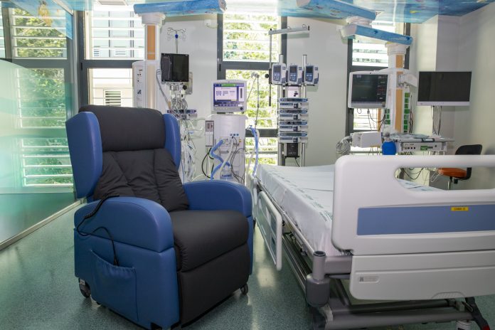 Son Espases incorpora doce butacas ergonómicas en la UCIP para mejorar el bienestar de pacientes y familias
