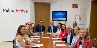 El Govern defiende en Palma la colaboración institucional y las ayudas para reforzar el trabajo autónomo El Govern defiende en Palma la colaboración institucional y las ayudas para reforzar el trabajo autónomo