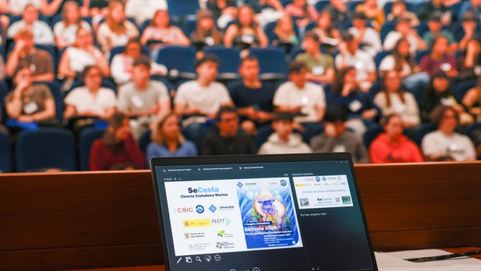 188 alumnos de secundaria participan en la UIB en un congreso científico sobre ciencia marina