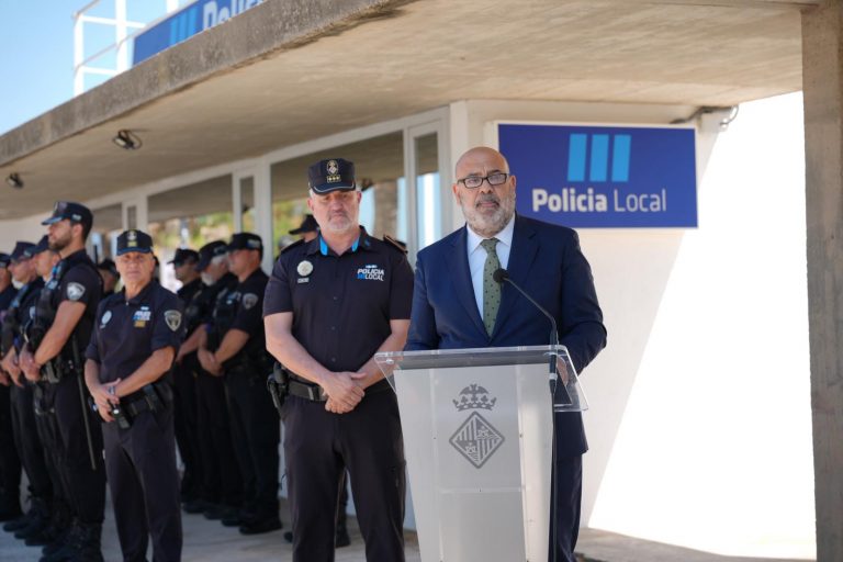 Palma refuerza la seguridad en la Platja de Palma con un despliegue histórico de 95 agentes durante la temporada turística