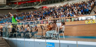 Un millar de alumnos de Baleares llenan el Velódromo de Palma con la cantata participativa “Na TuGa y la mar” Un millar de alumnos de Baleares llenan el Velódromo de Palma con la cantata participativa “Na TuGa y la mar”