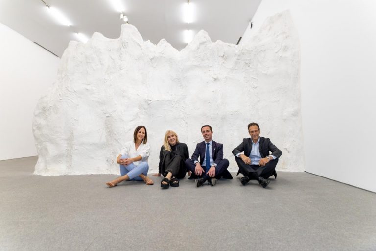 El presidente Galmés visita en el Reina Sofía las obras de artistas vinculados a Mallorca presentes en la colección del museo