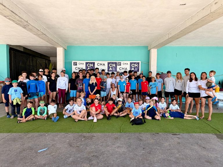 El Club Nàutic S’Arenal homenajea a Paula Barceló tras proclamarse subcampeona del mundo de 49er FX