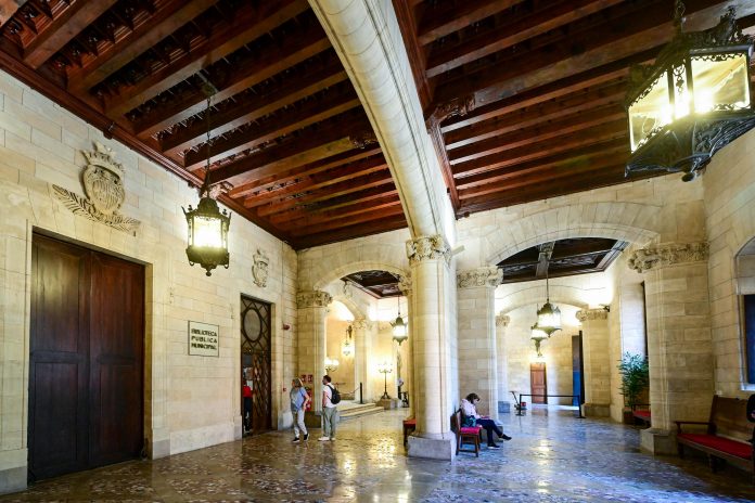 El Ajuntament de Palma culmina la limpieza y mejora del zaguán de Cort tras una inversión de 316.000 euros