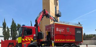 Los Bomberos de Mallorca incorporan un vehículo pionero para intervenir en rescates complejos e incendios de baterías Los Bomberos de Mallorca incorporan un vehículo pionero para intervenir en rescates complejos e incendios de baterías