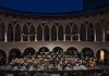 La Orquesta Sinfónica Illes Balears abrirá el Festival Castell de Bellver con obras de Chaikovski y Brahms # La Orquesta Sinfónica Illes Balears abrirá el Festival Castell de Bellver con obras de Chaikovski y Brahms **El prestigioso violinista Sergei Dogadin actuará como solista en una velada dirigida por Pablo Mielgo que inaugurará una nueva edición de uno de los grandes acontecimientos culturales del verano mallorquín.** **Palma, 19 de junio de 2026.** La Orquesta Sinfónica Illes Balears dará el próximo jueves 25 de junio el pistoletazo de salida al Festival Castell de Bellver 2026 con un concierto que reunirá dos de las obras más destacadas del repertorio romántico universal en uno de los escenarios patrimoniales más emblemáticos de Mallorca. La actuación tendrá lugar a las 21.30 horas en el Castell de Bellver y estará dirigida por Pablo Mielgo, director titular de la formación balear. El programa combinará el virtuosismo del **Concierto para violín y orquesta en re mayor, op. 35** de Piotr Ilitx Chaikovski con la monumental **Sinfonía n.º 1 en do menor, op. 68** de Johannes Brahms. ## Sergei Dogadin, invitado de excepción La gran figura invitada de la noche será el violinista ruso **Sergei Dogadin**, considerado uno de los intérpretes más destacados de su generación y ganador de algunos de los concursos internacionales más prestigiosos del mundo. Dogadin asumirá el reto de interpretar una de las partituras más exigentes y apasionadas del repertorio violinístico, una obra cargada de lirismo, intensidad emocional y brillantez técnica que se ha convertido en una de las piezas más admiradas de la literatura para violín. ## Brahms para cerrar una noche de gran intensidad La segunda parte del concierto estará dedicada a la **Primera Sinfonía de Brahms**, una obra que marcó un antes y un después en la historia de la música sinfónica europea. Considerada una de las grandes creaciones del romanticismo alemán, la partitura destaca por su profundidad expresiva, su riqueza orquestal y la fuerza de un discurso musical que ha fascinado al público desde su estreno. Su célebre final servirá para poner el broche a una velada concebida para inaugurar el festival con solemnidad y brillantez. ## Una cita imprescindible del verano cultural mallorquín El Festival Castell de Bellver se ha consolidado como una de las principales propuestas culturales del verano en Mallorca, combinando grandes producciones sinfónicas con el incomparable entorno histórico del castillo gótico que domina la bahía de Palma. Con esta nueva edición, la Orquesta Sinfónica Illes Balears reafirma su apuesta por una programación de excelencia artística, acercando al público de las islas a grandes intérpretes internacionales y a algunas de las obras más representativas del repertorio clásico. Las entradas ya se encuentran a la venta a través de la página web de la Orquesta Sinfónica Illes Balears y también podrán adquirirse en las taquillas del Castell de Bellver una hora antes del inicio del concierto.