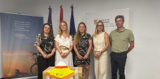 El Govern reparte cubrenucas para proteger a los trabajadores frente al calor y prepara nuevas medidas para el aeropuerto de Palma El Govern reparte cubrenucas para proteger a los trabajadores frente al calor y prepara nuevas medidas para el aeropuerto de Palma