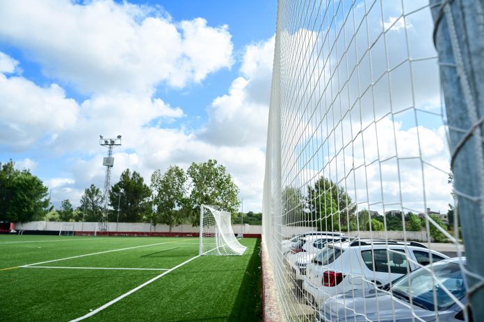 Palma renueva más de 2.100 metros cuadrados de redes de protección en ocho campos de fútbol municipales