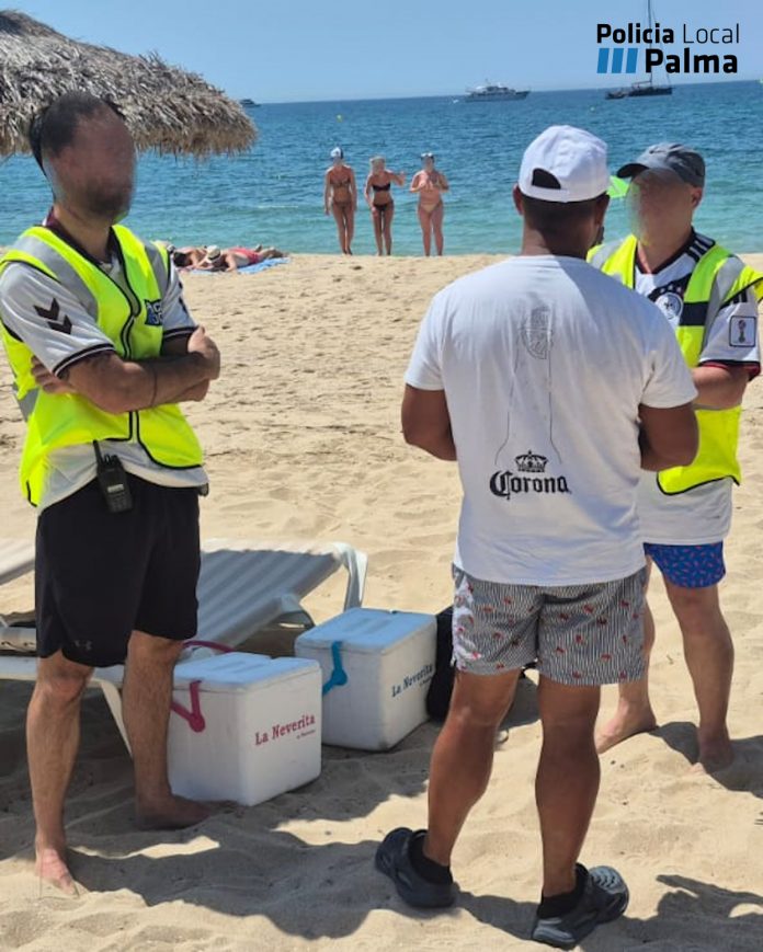 La Policía Local de Palma interviene más de 1.200 artículos en dos operativos contra la venta ambulante ilegal