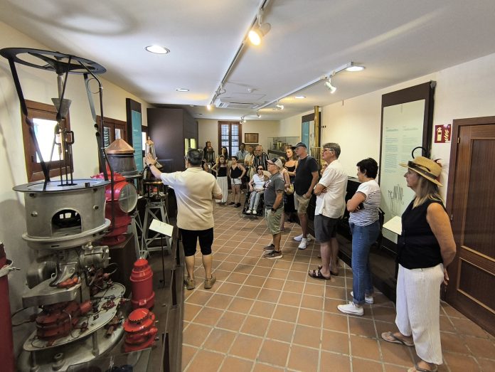 Exalumnos de universidades norteamericanas celebran el 4 de julio con una visita al Faro de Portopí