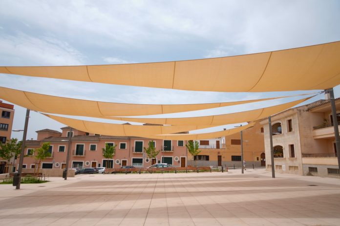 Palma instala un nuevo sistema de sombra en la plaza Bisbe Planas de Sant Jordi