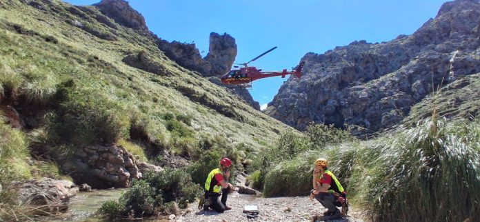Bombers de Mallorca incorpora mochilas satelitales para mejorar los rescates en zonas sin cobertura