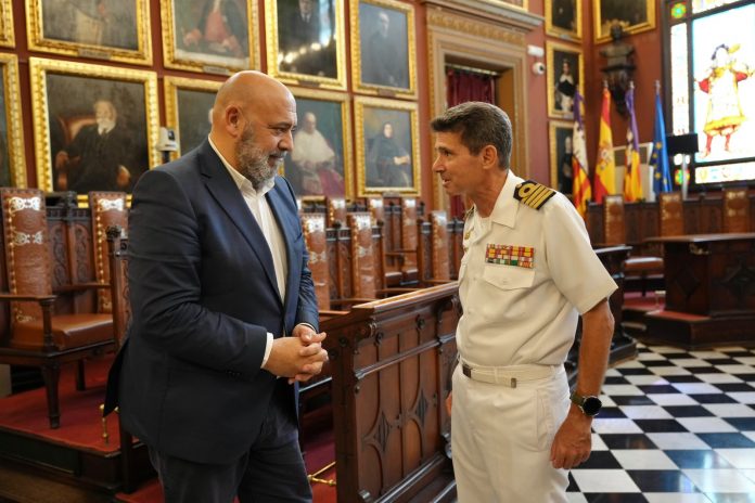 El alcalde de Palma recibe a Javier Núñez de Prado antes de su relevo al frente del Sector Naval de Baleares