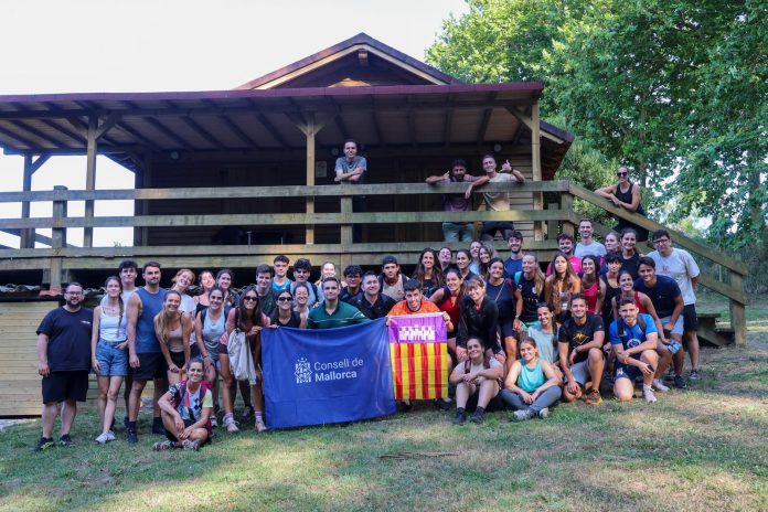 Más de 200 jóvenes participan este verano en el programa Multiaventures Jove del Consell de Mallorca