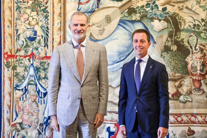 Galmés traslada al rey que la regulación de la entrada de vehículos en Mallorca entrará en vigor la próxima temporada