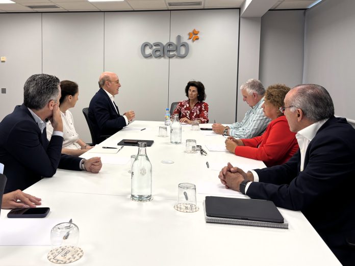 CAEB y AENA abordan las obras del Aeropuerto de Palma y la modernización de Menorca e Ibiza