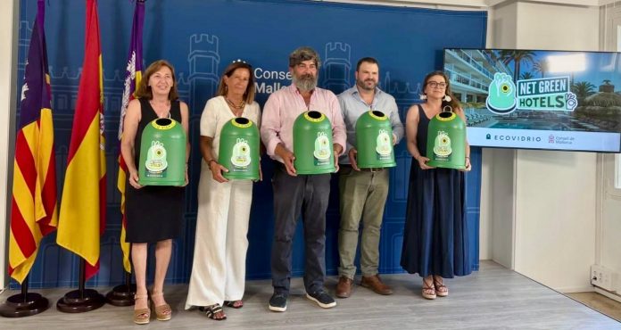 El Consell y Ecovidrio impulsan un programa para fomentar el reciclaje en cerca de 800 hoteles de Mallorca