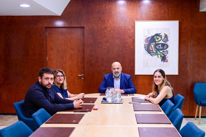 El alcalde de Palma recibe a la asociación Ben Amics para abordar iniciativas de inclusión y diversidad