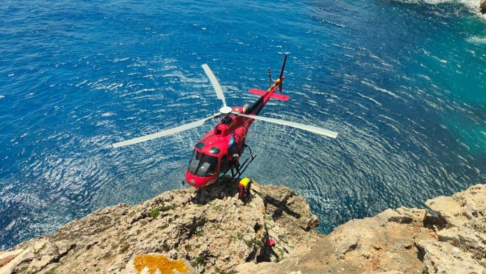 El helicóptero Sa Milana de los Bombers de Mallorca supera las 180 intervenciones en su primer año