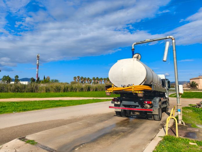 El Govern aprueba un nuevo modelo para garantizar el suministro puntual de agua con camiones cisterna a municipios de Mallorca