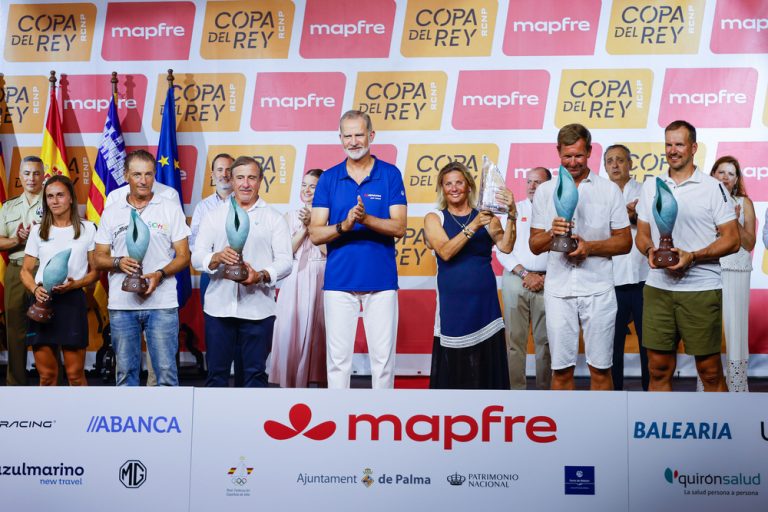 El Rey Felipe VI preside la entrega de trofeos de la 44ª Copa del Rey MAPFRE en la Almudaina