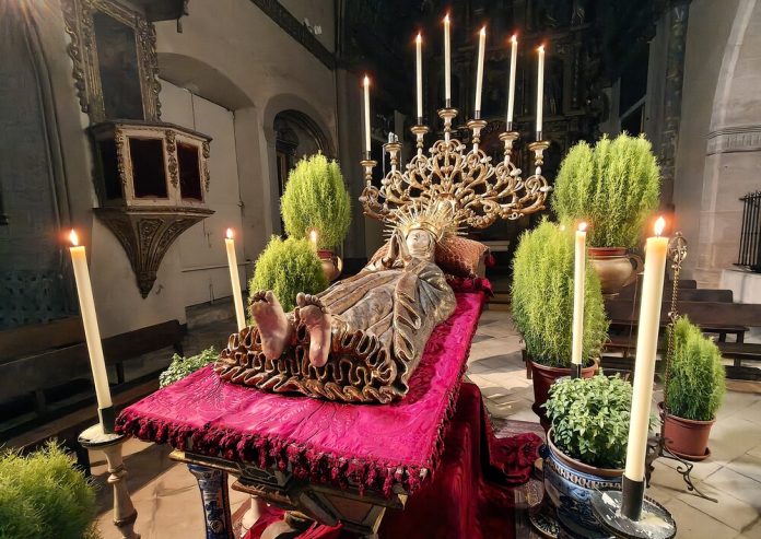 81 lechos de la Virgen María se exponen en Mallorca por la festividad de la Asunción