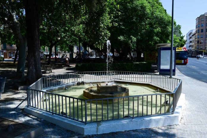 Palma inicia la reparación de la fuente de Rosa Bueno y finaliza la mejora de la plaza Progrés
