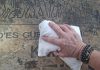 Vecinos de Pere Garau limpian la placa del Kilómetro Cero de la ruta Des Güell a Lluc a Peu para denunciar la suciedad del barrio Vecinos de Pere Garau limpian la placa del Kilómetro Cero de la ruta Des Güell a Lluc a Peu para denunciar la suciedad del barrio