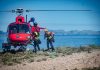 Los Bombers de Mallorca alcanzan los 200 rescates con el helicóptero Sa Milana # Los Bombers de Mallorca alcanzan los 200 rescates con el helicóptero Sa Milana **El rescate de dos senderistas heridos en las proximidades de sa Torreta, en Cúber, ha permitido alcanzar la cifra. El helicóptero comenzó a operar hace aproximadamente un año para reducir los tiempos de asistencia y evacuación en zonas de difícil acceso.** **Palma, 26 de septiembre de 2026.** Los Bombers de Mallorca han alcanzado los **200 rescates realizados con el helicóptero Sa Milana** después de una intervención para asistir a dos senderistas heridos cerca de sa Torreta, en Cúber. Sa Milana comenzó sus operaciones aéreas hace aproximadamente un año con el objetivo de reducir los tiempos de respuesta en lugares de difícil acceso, especialmente en la Serra de Tramuntana. El dispositivo está integrado por un equipo multidisciplinar formado por bomberos del Grupo de Rescate de Montaña, operadores de grúa y pilotos. Las intervenciones se realizan en coordinación con los servicios sanitarios del SAMU 061 para prestar asistencia antes y durante el traslado de los pacientes. Según el Consell de Mallorca, la incorporación del helicóptero ha permitido reducir los tiempos de evacuación gracias a la coordinación entre las bases terrestres y la unidad aérea. «Detrás de cada uno de estos vuelos hay personas que han sido trasladadas a lugares seguros y un equipo extraordinario», ha señalado el director insular de Emergencias, Joan Fornàs, con motivo de los 200 rescates alcanzados. El servicio está especialmente destinado a intervenciones en espacios naturales y otros puntos de la isla donde las condiciones del terreno dificultan el acceso y la evacuación por medios terrestres.