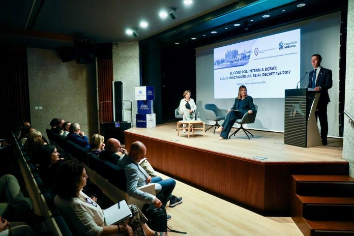 Profesionales de la administración local se reúnen para abordar el control interno de las entidades públicas